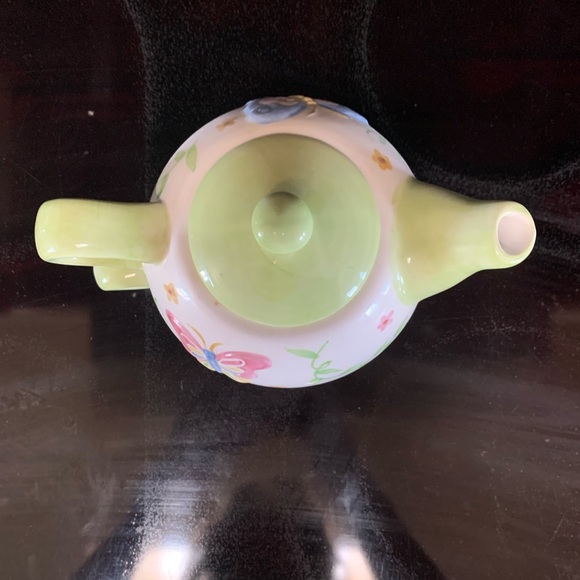 Tea for One with Butterflies - Picture 2 of 6